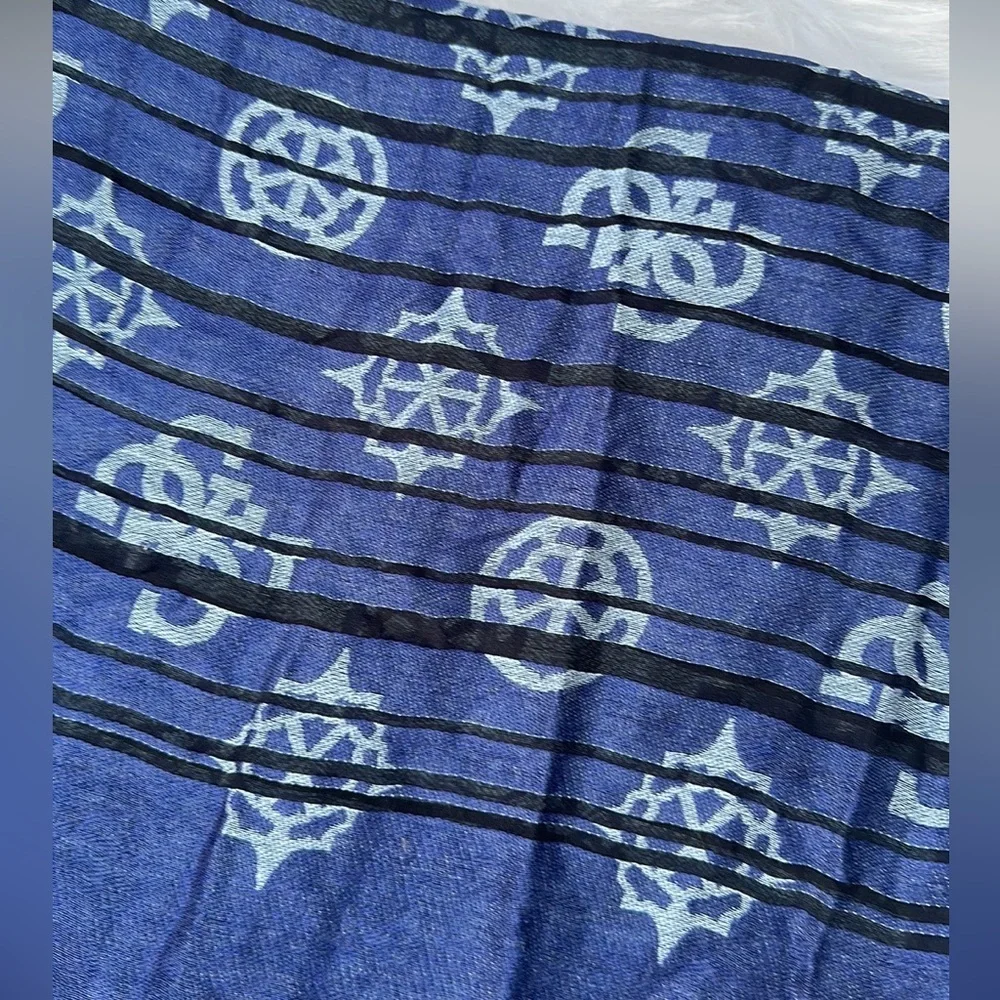 New GUESS Quattro Logo Scarf